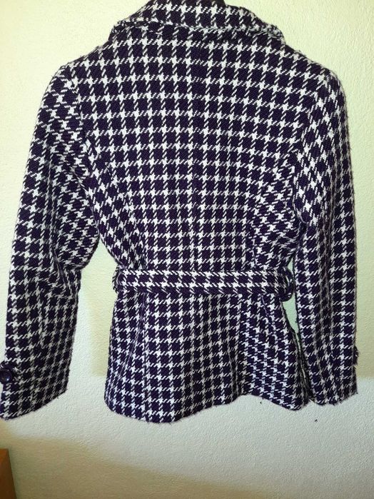 Casaco xadrez roxo e branco