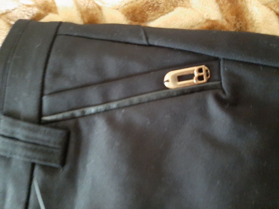 Calça preta modelo clássico ( novas) tam.xxl mas vestem pouco 10€