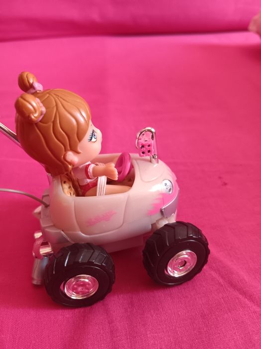 Laleczka  mini Bratz w autku
