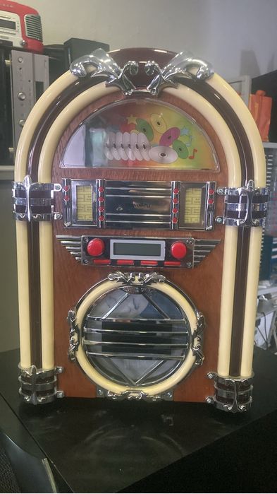 Rádio + CD,s + pen + luzes