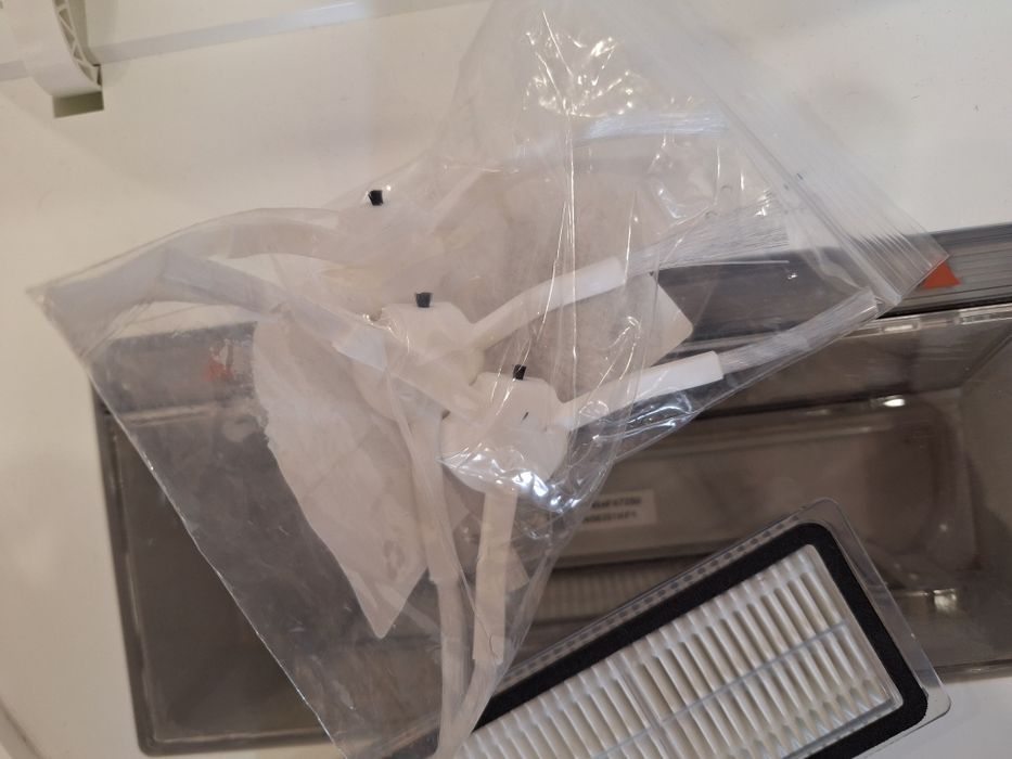 Xiaomi Mi Vacuum-Mop (Para Peças) ->2 Filtros e 3 escovas novos