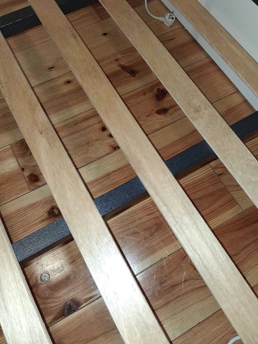 Estrado cama casal c/ pernas 140 x 190 cm