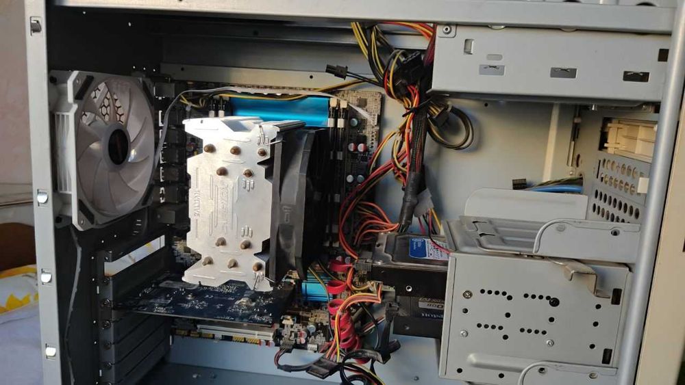 Комп'ютер  Intel Xeon E5, DDR3 16Gb, SSD 120, HDD 1Tb