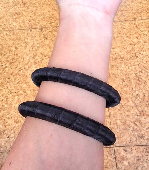 Conjunto de duas pulseiras pretas