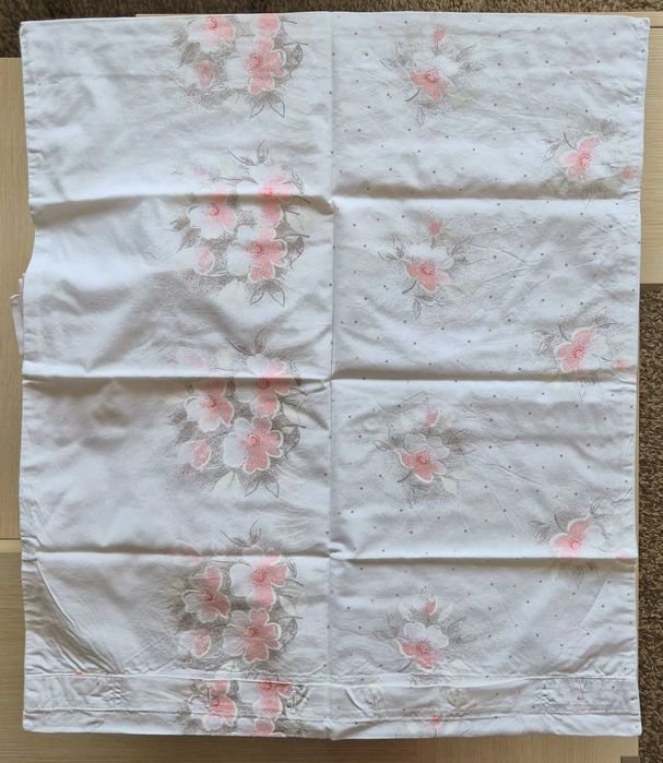 Komplet białej pościeli wzór kwiatowy PRL