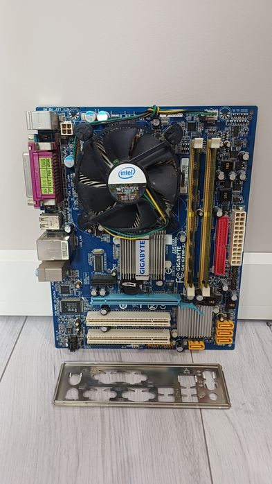 Материнская плата+процессор+озу+радиатор 775!