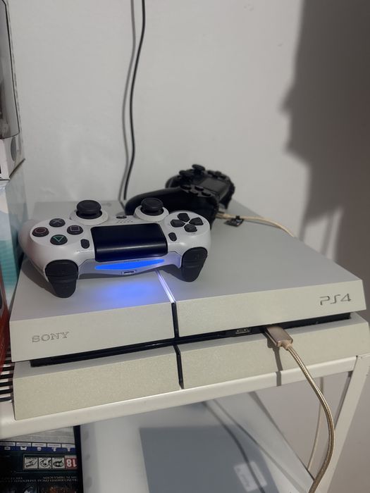 Ps4 Edição especial + televisão(vendo separado)