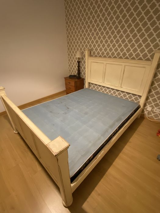 Cama antiga em madeira maciça + estrado (colchões oferta)