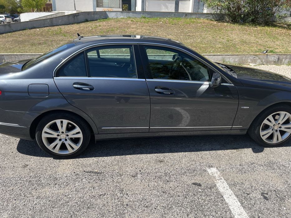 Mercedes C 200.