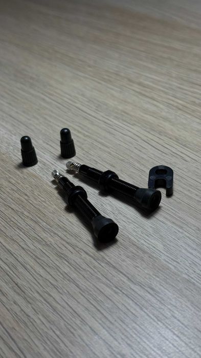 Zestaw 2 wentyli Presta 44 mm – nowe, do dętek lub kół bezdętkowych