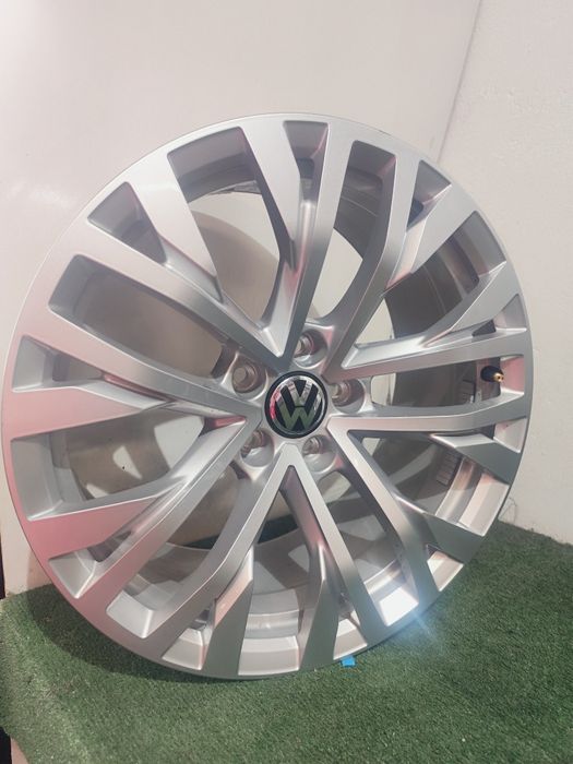 Felgi aluminiowe OE VW Touareg III 18" Et 25 8J 5x112 stan felg BDB