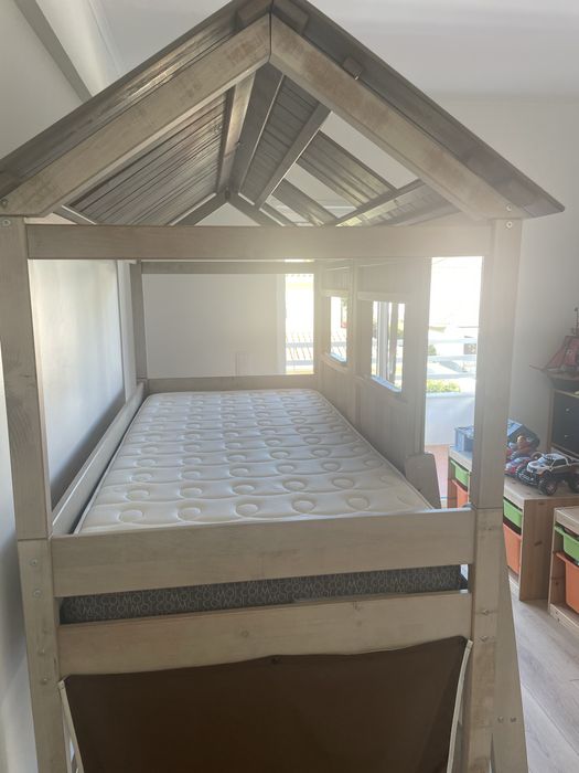 Cama alta de crianca Casinha Madeira