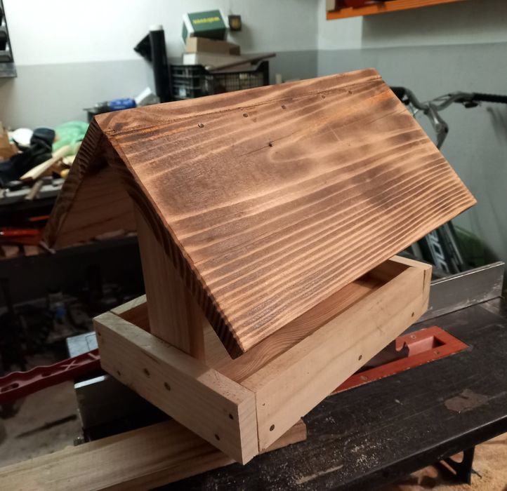 Karmnik dla ptaków.