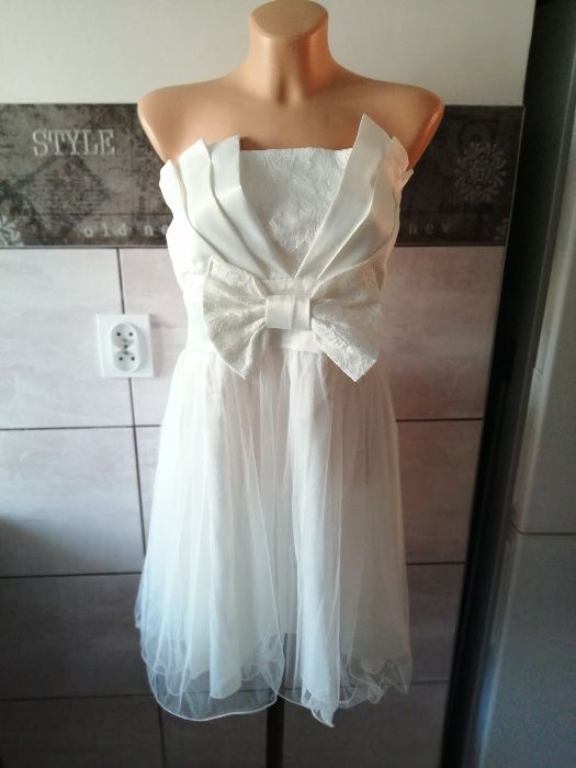Biała tiulowa sukienka roz. M-L