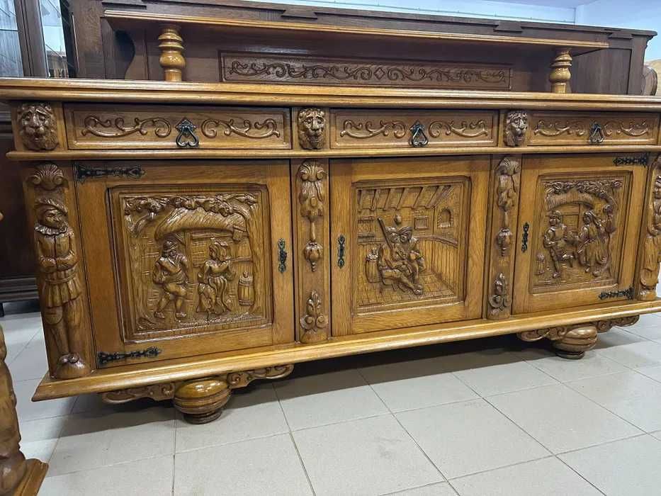 Rzeźbiony komplet – witryna, komoda, stół + 6 krzeseł.