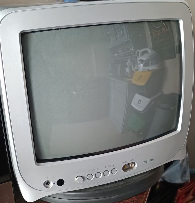 TV - Vintage - TOSHIBA - a funcionar - BARATÍSSIMA