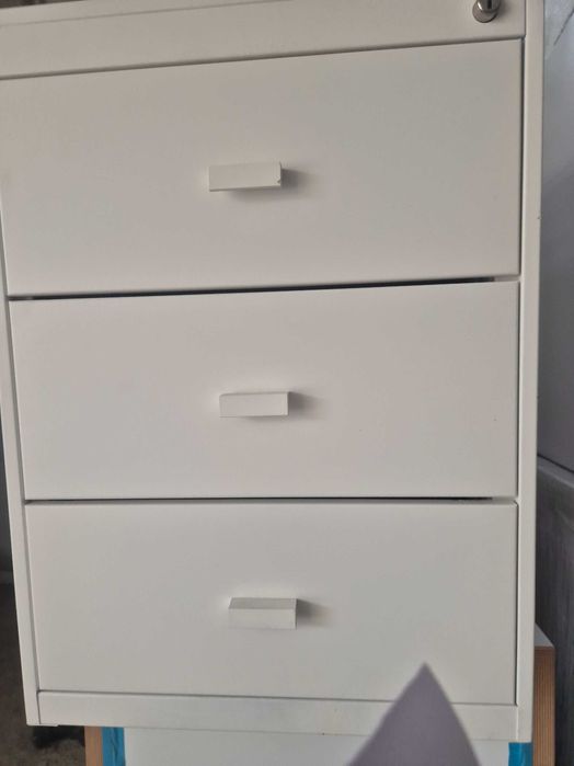 Conjunto de móveis novos.