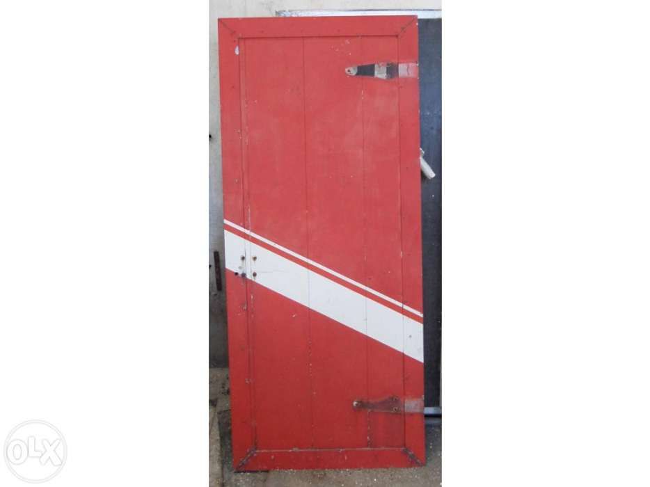 Portas de aluminium e contraplaca para roulote de Cavalos