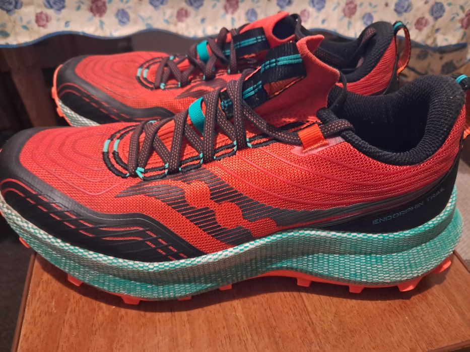 Продам кросівки.