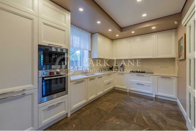 Березівка. КМ Козирна Карта. Будинок з дуже гарним ремонтом.