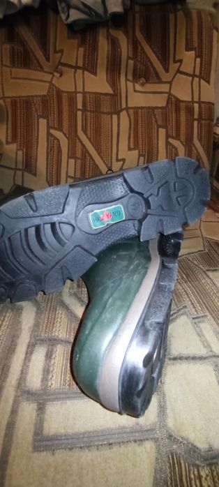 Продаются резиновые сапоги Halyard 44р.