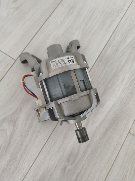 Silnik pralki Electrolux EWT1367VDW – sprawny