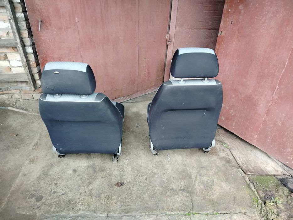 Cидіння передні Caddy