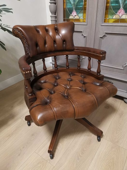 Gabinetowy FOTEL chesterfield kapitański 835/2025