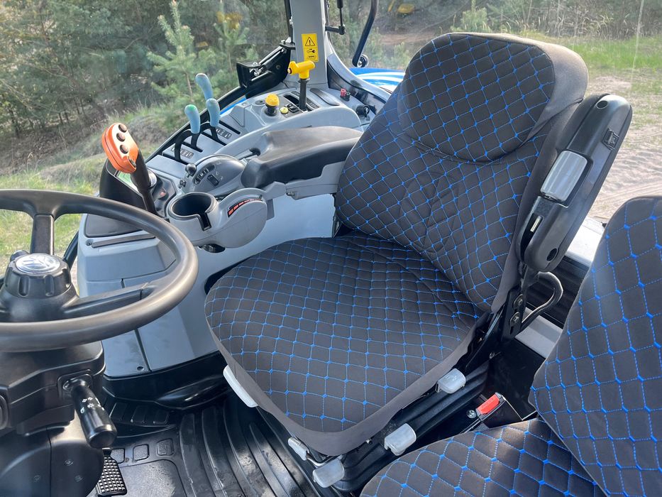 New Holland T7220