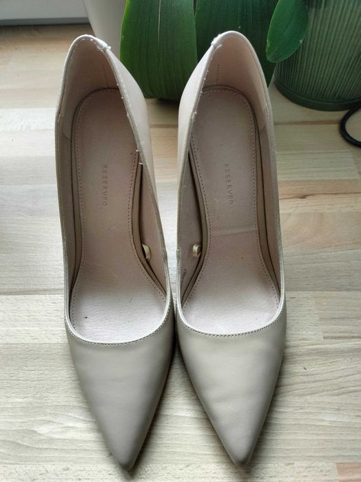 Skórzane szpilki Reserved