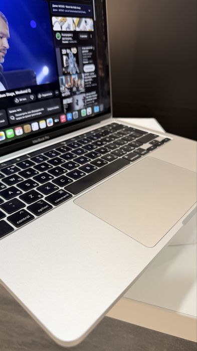 Macbook Pro 13 2020 256 Gb i5 8 Gb Silver