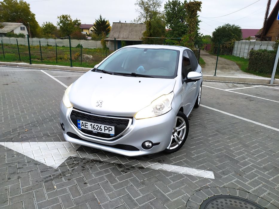 Peugeot 208 Пежо 208 2013