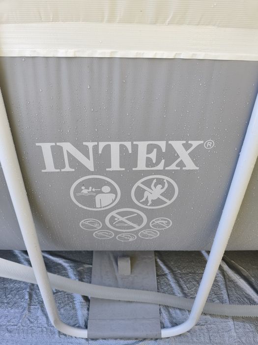Piscina Intex utilizada só um mês.