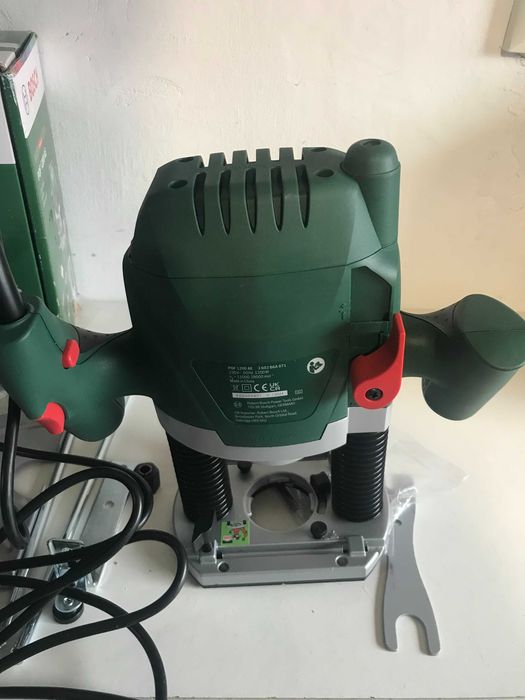 Фрезер Bosch POF 1200 AE, 1200 Вт.,цанга 8 мм., з Англії