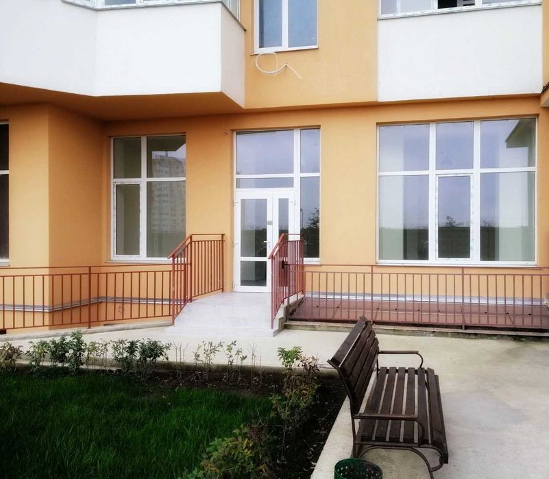 Продається комерційне приміщення на Таїрова вул. Небесної сотні