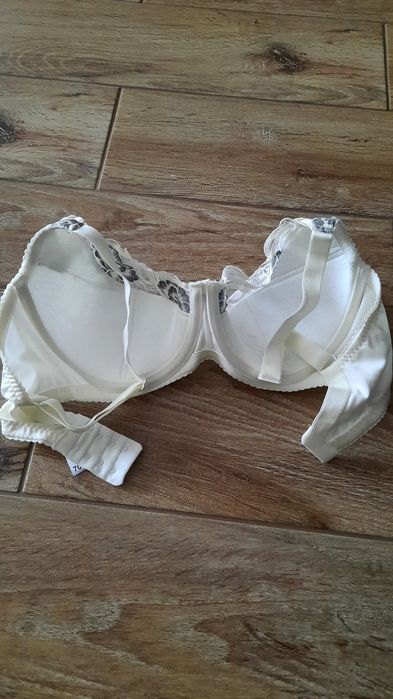 Biustonosz haftowany Vena Lingerie 70D nienoszony
