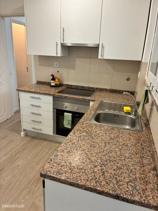 Moradia T2 com jardim e garagem em Corroios