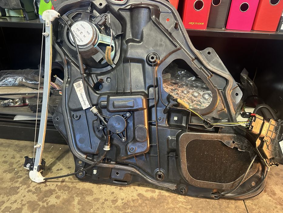 elevador de vidros  mazda 3  ano 2006 trás direito