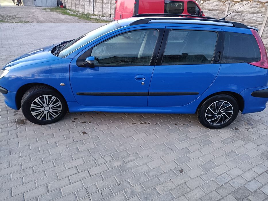 Автомобіль пежо206