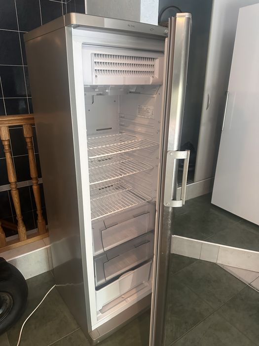 Морозильна камера “ariston” 270 l