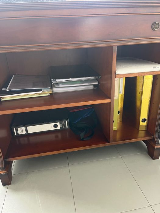 Móvel de apoio em madeira maciça