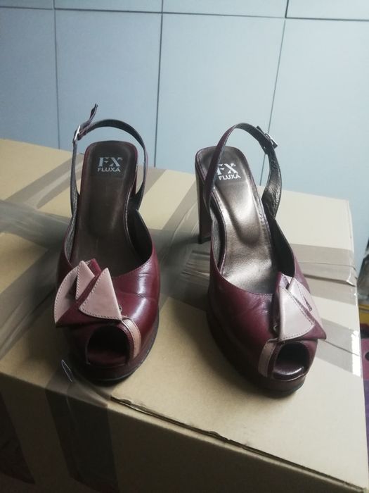 Sandálias Bordeaux em pele