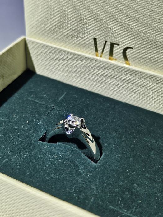 Złoty pierścionek z brylantem YES stan idealny