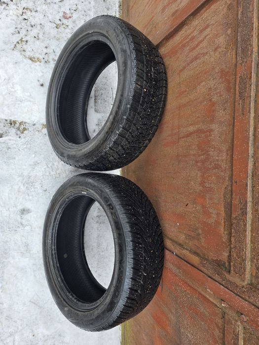 Продам зимову гуму 215 50 R17