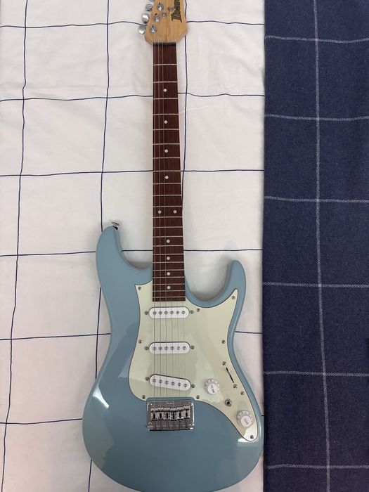 Guitarra Ibanez AZES31 + amplificador Crush 20L