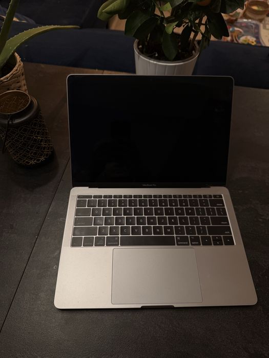 Macbook pro i5 2017 8gb ram, 256 ssd z nową baterią