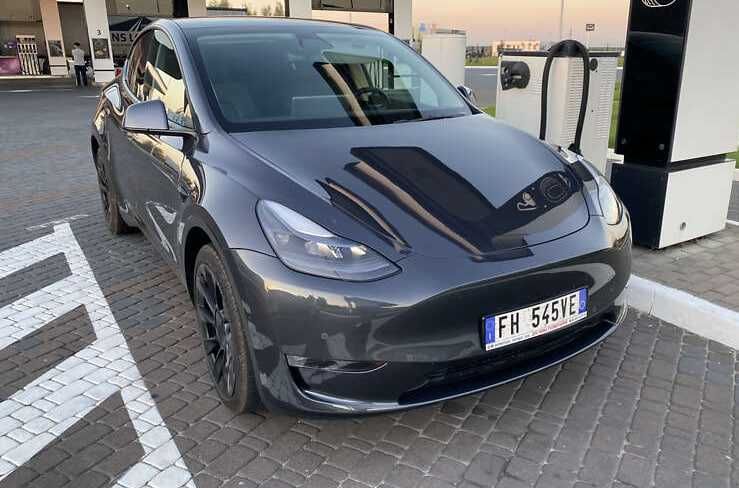 tesla model y 2021