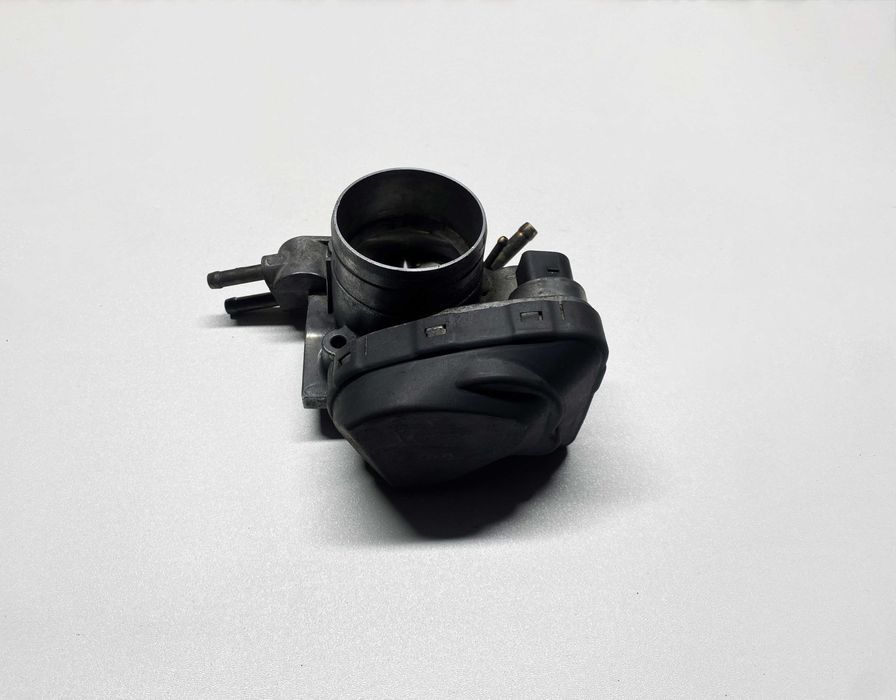 Дросельна заслінка Audi A4 B5 / Skoda SuperB / Volkswagen Passat B5 - 1.6-2.0