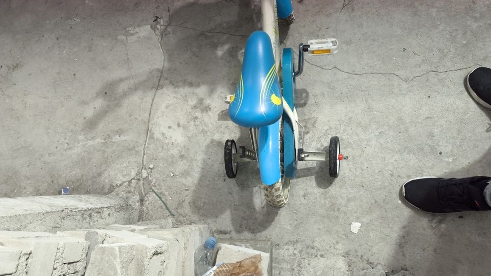 Rower z kołkami bocznymi dla dziecka