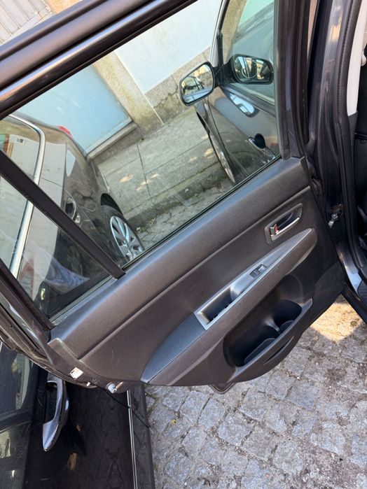 . Vendo Mazda 2 ano 2007, ideal para quem procura um carro económico, prático e de fácil condução, perfeito para o dia a dia.